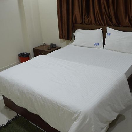 Royal Star Hotels Bangalore Exterior foto