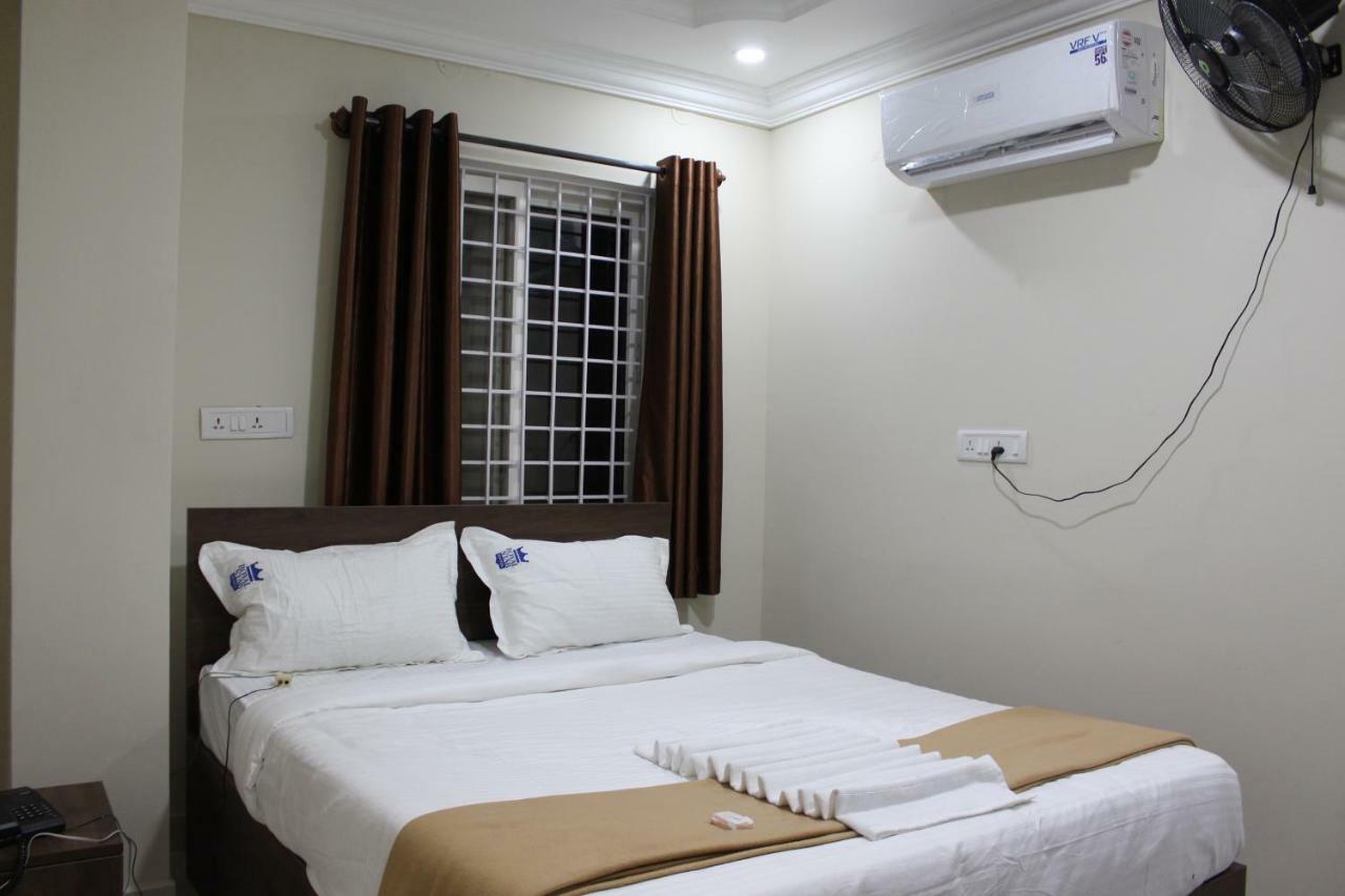 Royal Star Hotels Bangalore Exterior foto