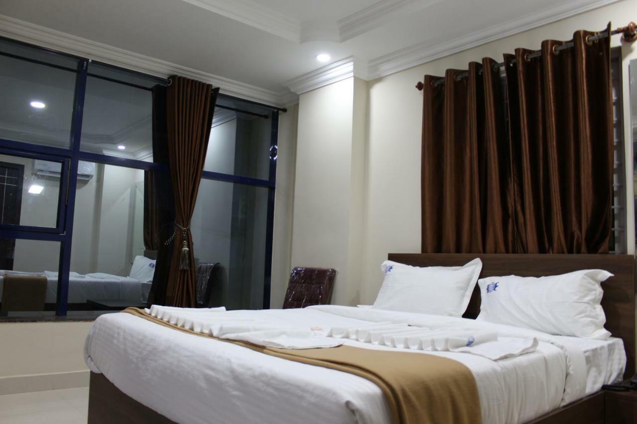 Royal Star Hotels Bangalore Exterior foto