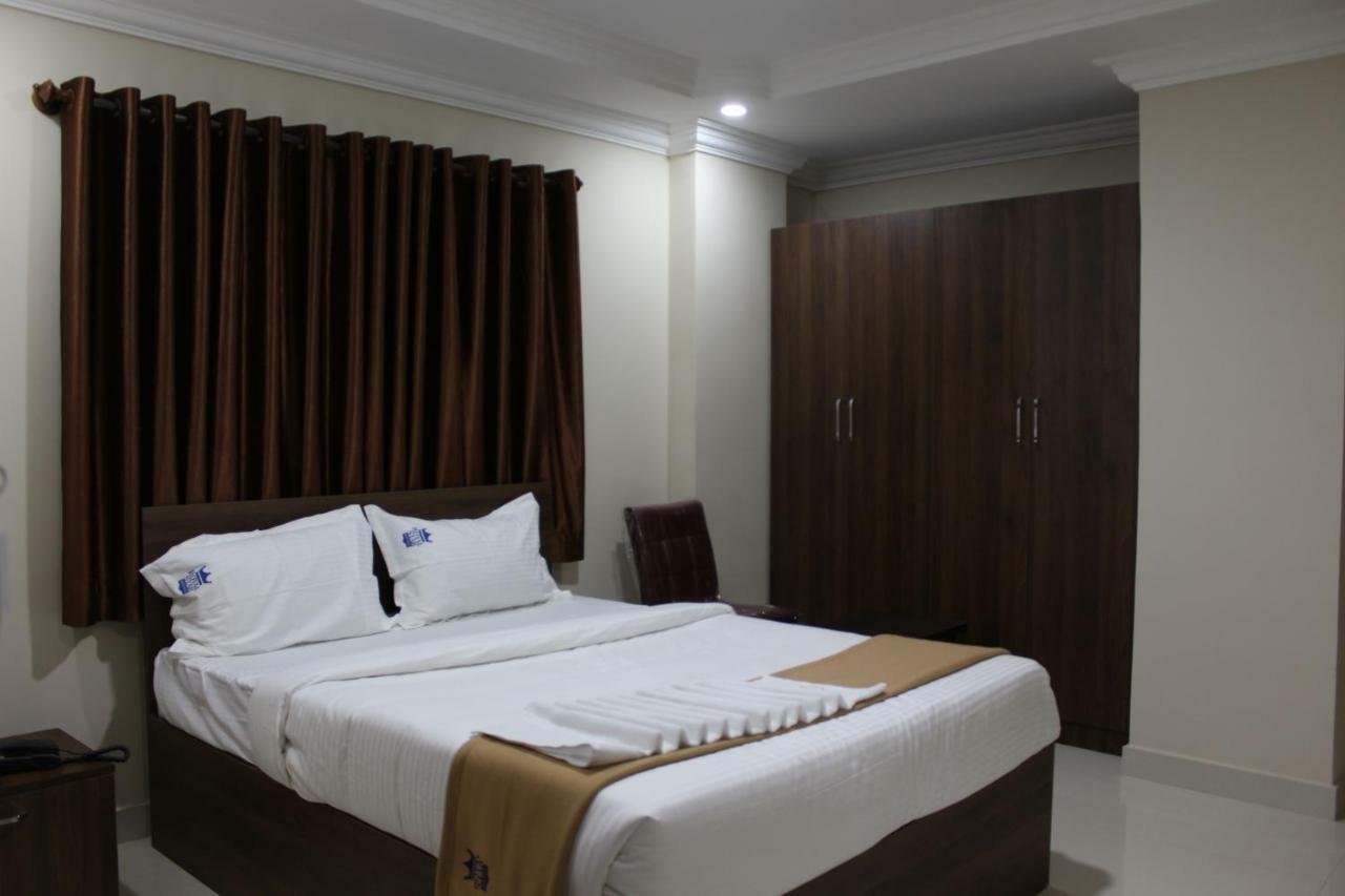 Royal Star Hotels Bangalore Exterior foto