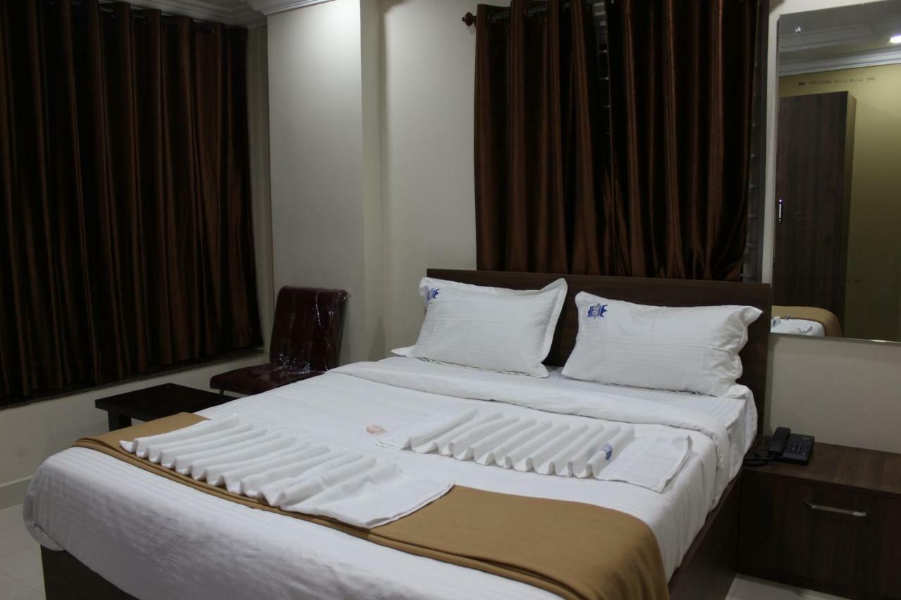 Royal Star Hotels Bangalore Exterior foto