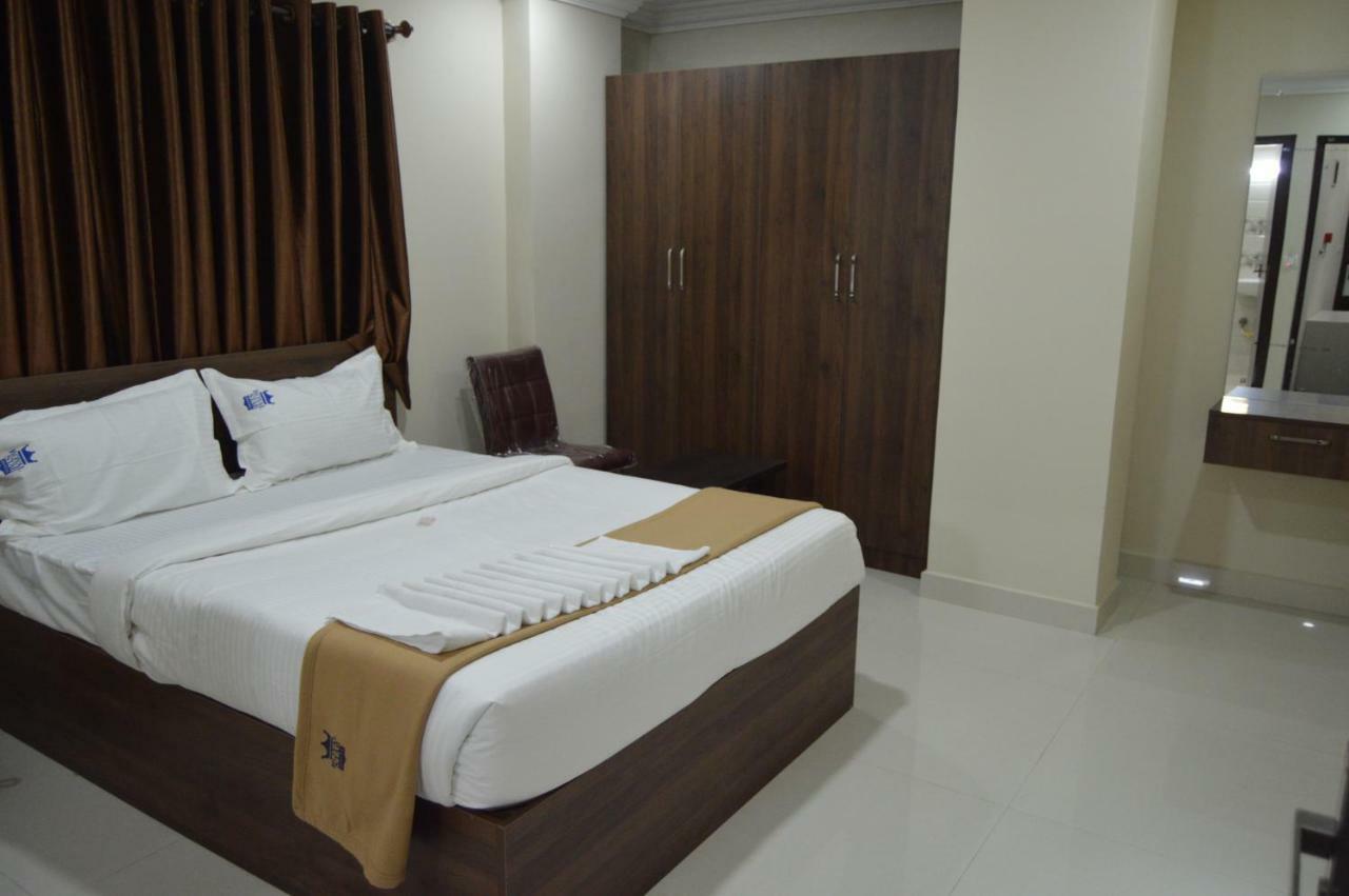 Royal Star Hotels Bangalore Exterior foto