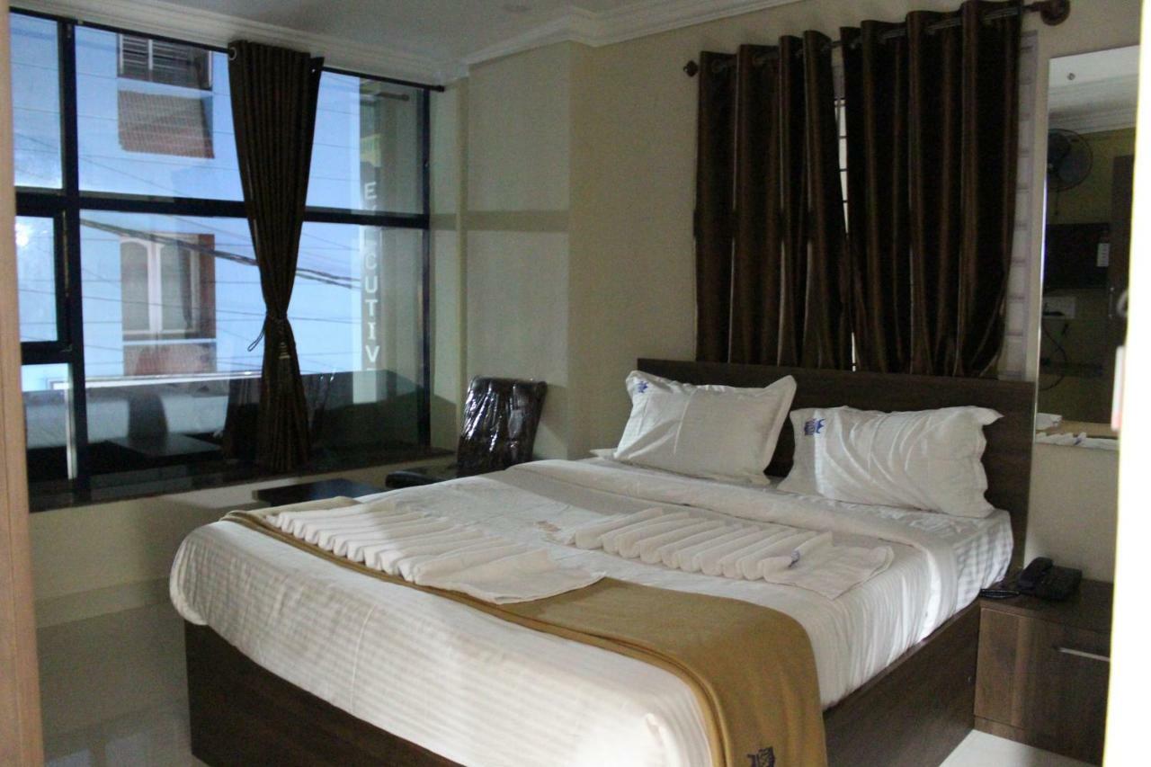 Royal Star Hotels Bangalore Exterior foto