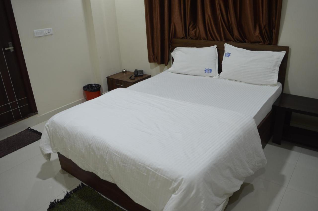 Royal Star Hotels Bangalore Exterior foto