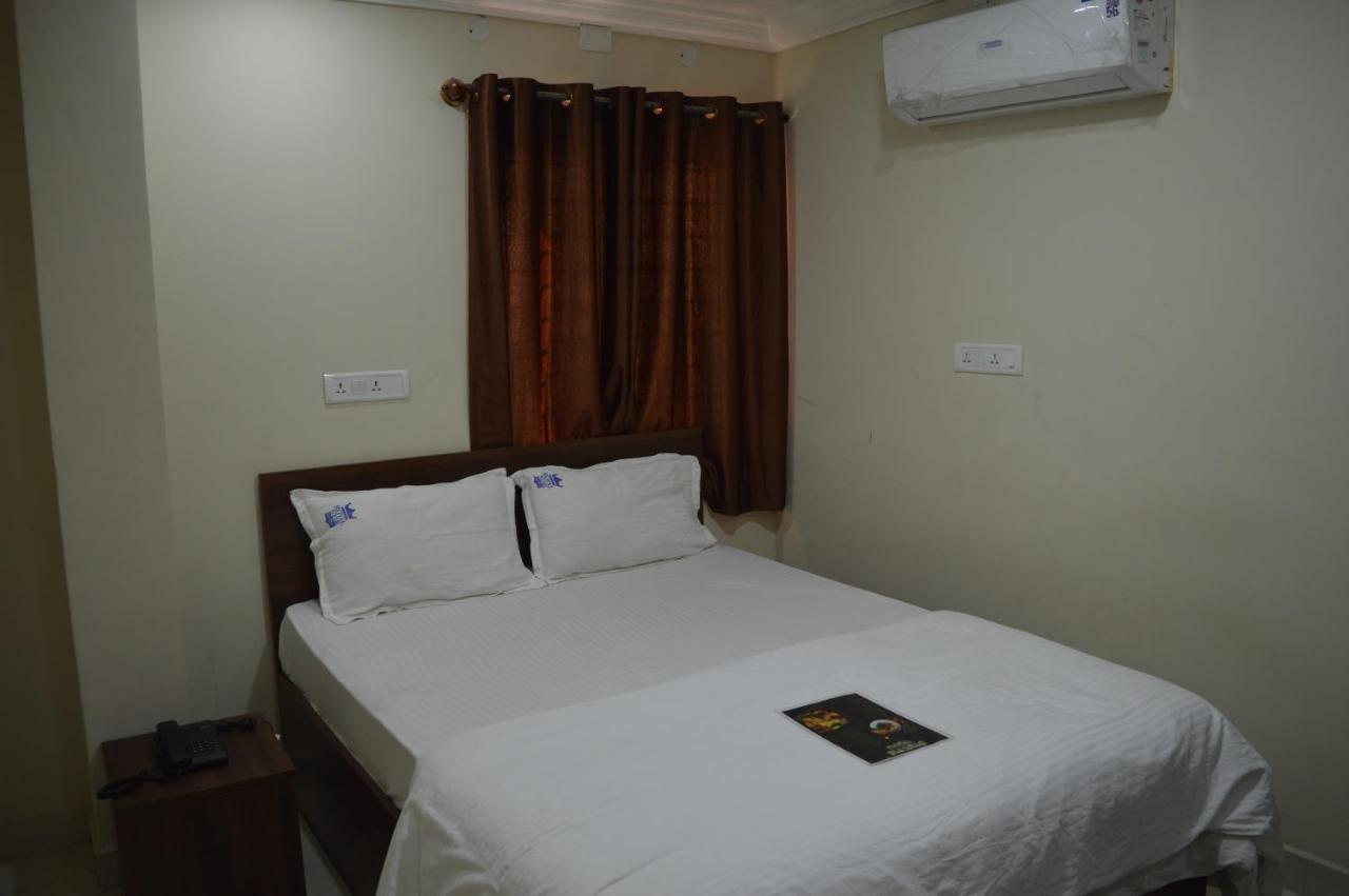 Royal Star Hotels Bangalore Exterior foto