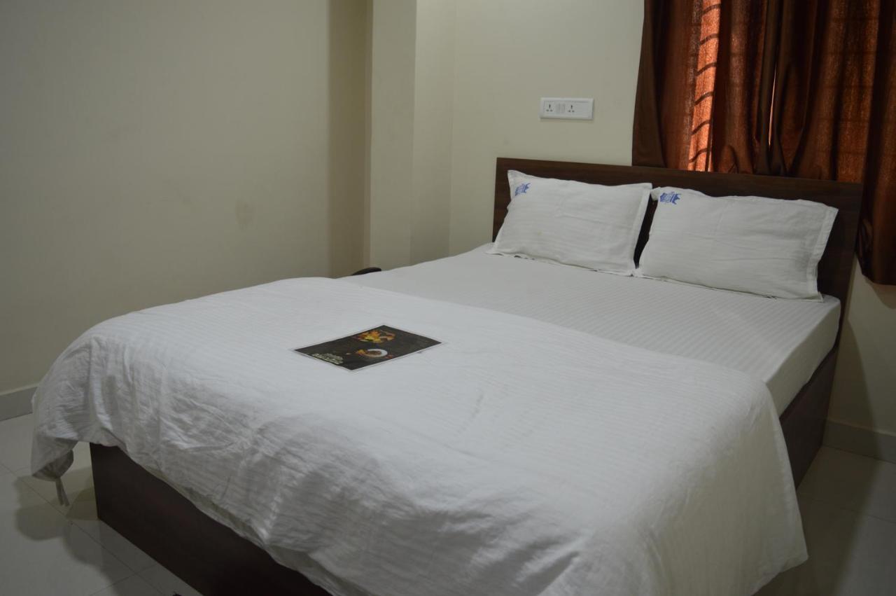 Royal Star Hotels Bangalore Exterior foto