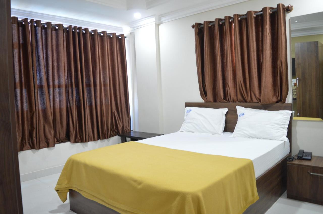 Royal Star Hotels Bangalore Exterior foto