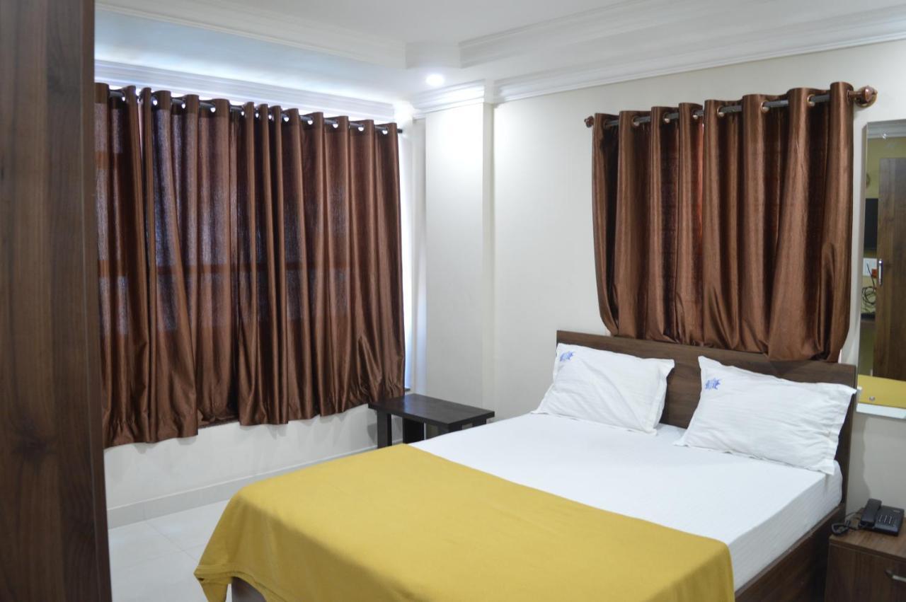 Royal Star Hotels Bangalore Exterior foto